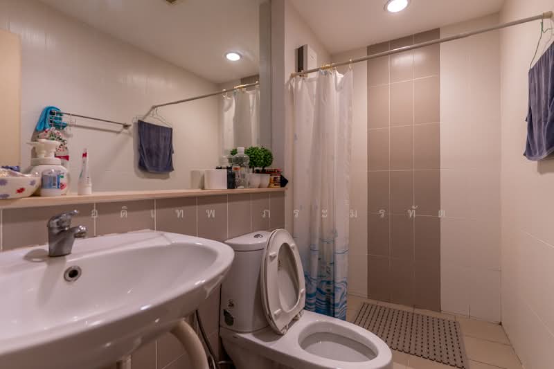 Baan Klang Muang Kaset-Nawamin, Bangkok, Soi Nawamin 70 Yeak 11-2, Khlong Kum, Bueng Kum, Bangkok, 4 Bedrooms, 166 sqm, Townhouse For Sale, by อดิเทพ ภระมรทัต, 500222958 - DDproperty.com