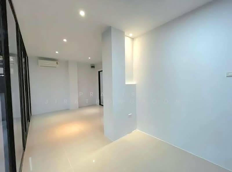 อุ่นรัก ซอยนาคนิวาศ 15, Bangkok, Lat Phrao, Lat Phrao, Bangkok, 3 Bedrooms, 180 sqm, Single Detached House For Sale, by Pranisa Jirathongpoon, 500222996 - DDproperty.com