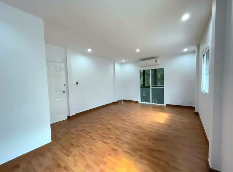 อุ่นรัก ซอยนาคนิวาศ 15, Bangkok, Lat Phrao, Lat Phrao, Bangkok, 3 Bedrooms, 180 sqm, Single Detached House For Sale, by Pranisa Jirathongpoon, 500222996 - DDproperty.com