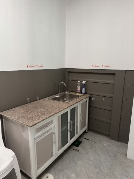 ให้เช่าทาวน์โฮม ม.เสนาวีว่า (เจซิตี้ ) อัสสัมชัญ ศรีราชา, Chon Buri (Pattaya), Surasak, Si Racha, Chon Buri (Pattaya), 3 Bedrooms, 80 sqm, Townhouse For Rent, by Dusit Saengfa, 500223023 - DDproperty.com