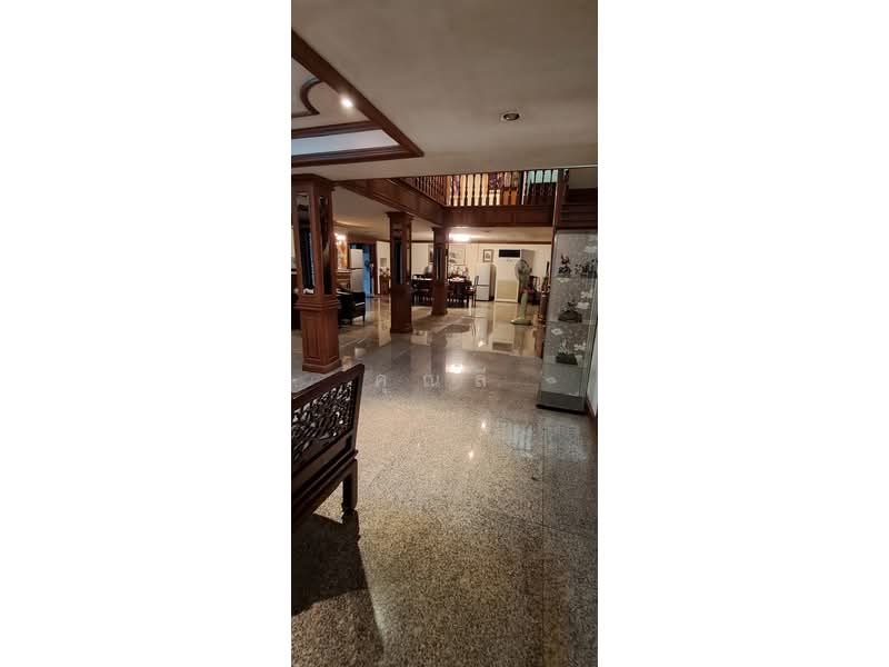 ให้เช่า - 900 เมตรจาก BTS พร้อมพงศ์ !ให้เช่าทาวน์โฮม 4.5 ชั้น 50 ตร.วา 8 นอน 7 น้ำ 4 ซอย สุขุมวิท 39, กรุงเทพ