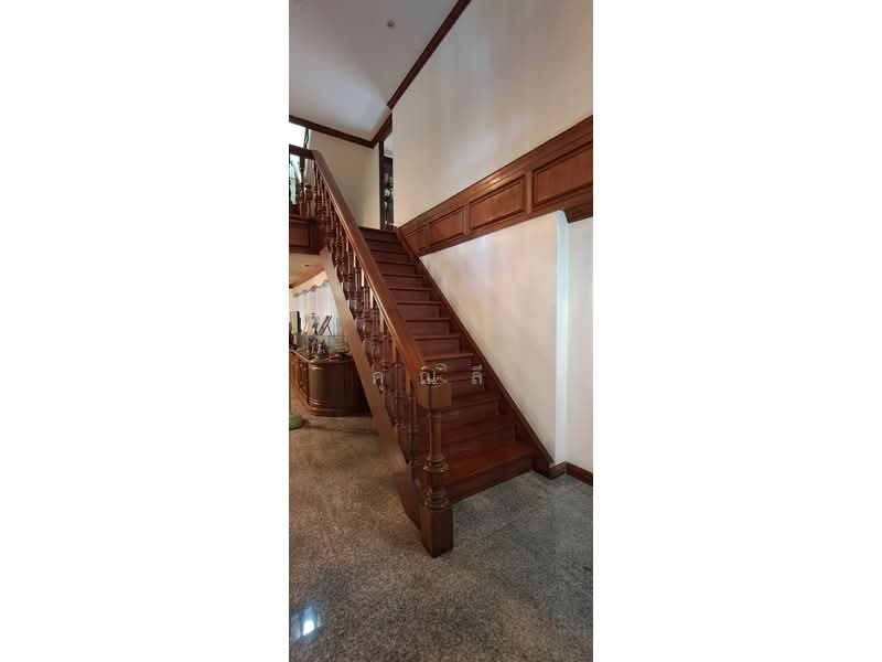 ให้เช่า - 900 เมตรจาก BTS พร้อมพงศ์ !ให้เช่าทาวน์โฮม 4.5 ชั้น 50 ตร.วา 8 นอน 7 น้ำ 4 ซอย สุขุมวิท 39, กรุงเทพ