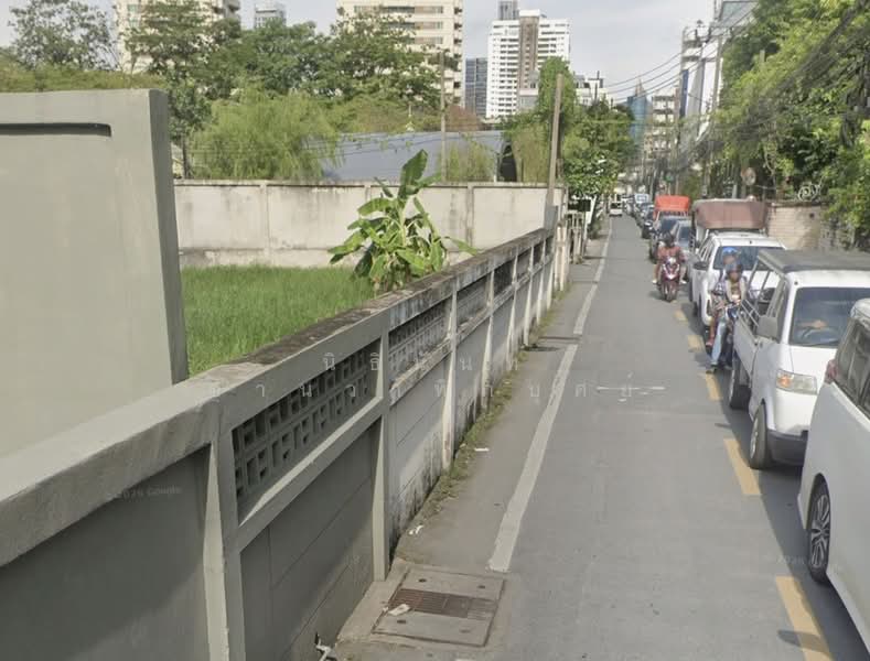 ขาย - บ้านเลขที่ 5/1 ซอยพร้อมมิตร สุขุมวิท 39 แขวงคลองตัน เขตคลองเตย กทม., กรุงเทพ