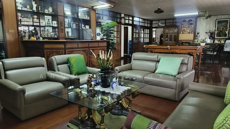 For Sale - ขายด่วน บ้านเดี่ยวแปลงใหญ่ 200 ตร.ว. พัฒนาการ 13 - ทำเลใกล้ทองหล่อ, Bangkok