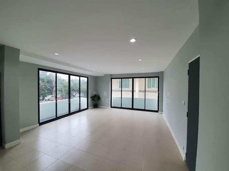 Sriwara Town in Town, Bangkok, Sriwara Road, Phlapphla, Wang Thonglang, Bangkok, 8 Bedrooms, 600 sqm, Single Detached House For Rent, by NTG Property House Co.,Ltd., 500223034 - DDproperty.com