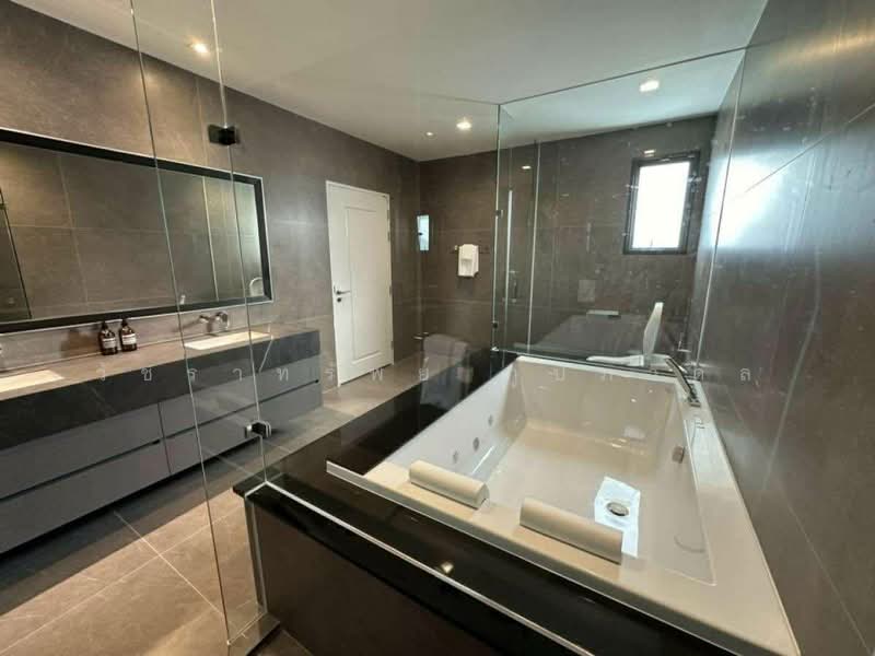 Grand Bangkok Boulevard Krungthepkritha, Bangkok, Srinakarin-Romklao Road, Khlong Sam Prawet, Lat Krabang, Bangkok, 5 Bedrooms, 604 sqm, Single Detached House For Rent, by วัชราทรัพย์ ภูปภาดล, 500223077 - DDproperty.com