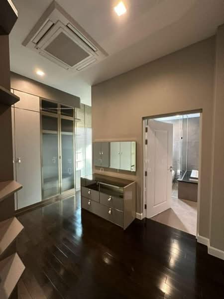 Grand Bangkok Boulevard Krungthepkritha : แกรนด์ บางกอก บูเลอวาร์ด กรุงเทพกรีฑา, กรุงเทพ, ถนน ศรีนครินทร์-ร่มเกล้า, คลองสามประเวศ, ลาดกระบัง, กรุงเทพ, 604 ตร.ม., บ้านเดี่ยว ให้เช่า, โดย วัชราทรัพย์ ภูปภาดล, 500223077 - DDproperty.com