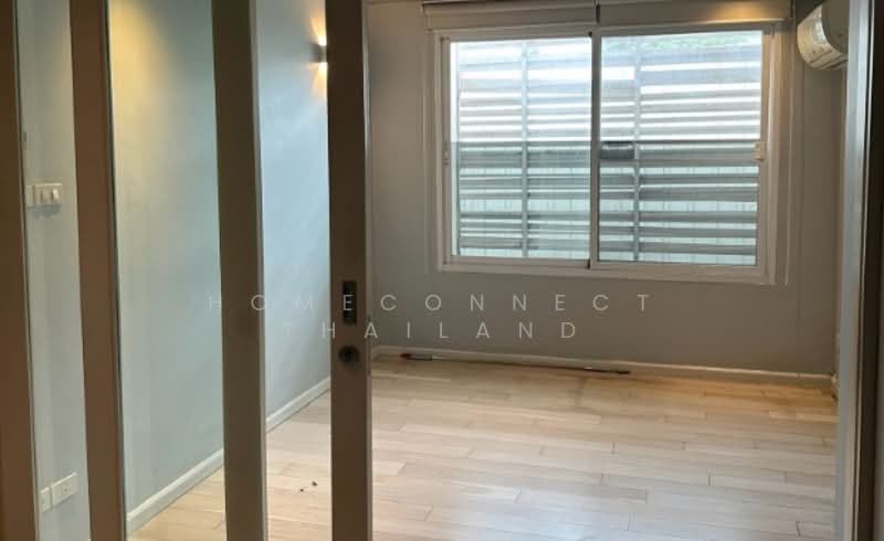 ให้เช่า - Townhouse in Phloen Chit Area, กรุงเทพ