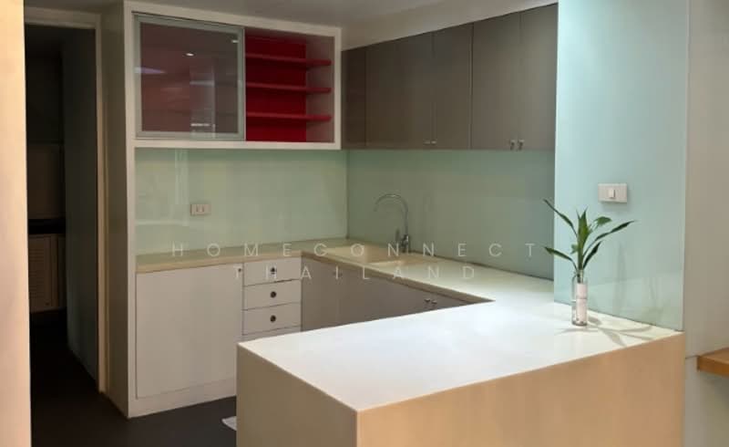 For Rent - Townhouse in Phloen Chit Area, Bangkok