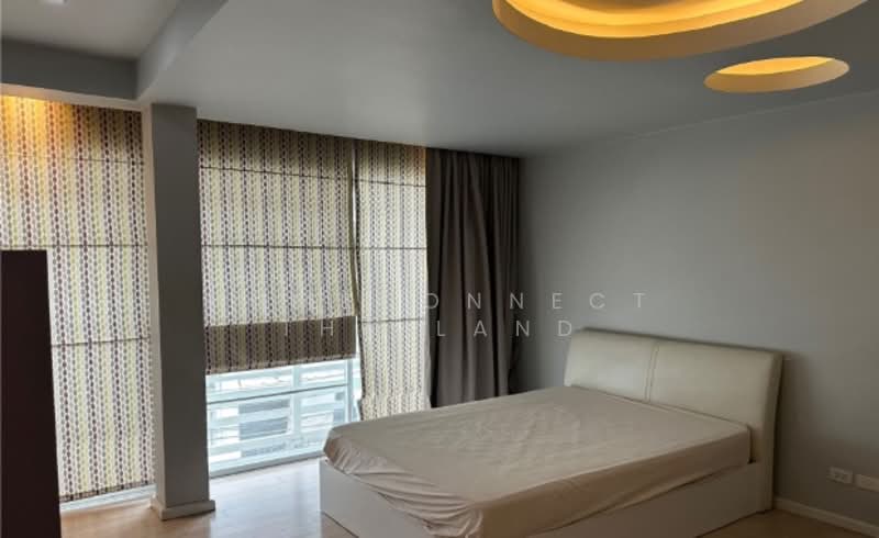 For Rent - Townhouse in Phloen Chit Area, Bangkok