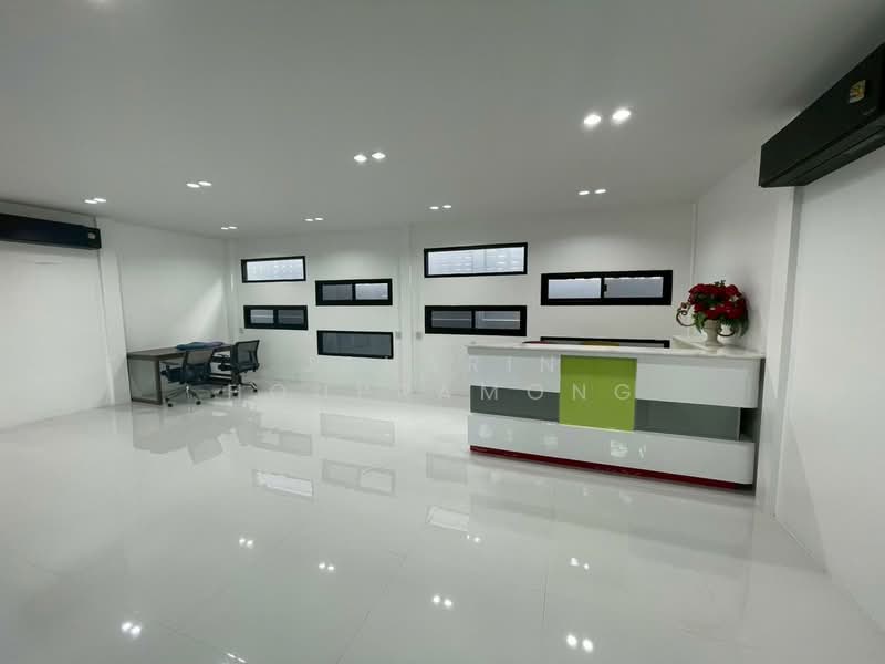 ให้เช่าโกดัง สวนผัก ราชพฤกษ์ ตลิ่งชัน 1,107 ตารางเมตร ใกล้รถไฟฟ้าสายสีแดง, Bangkok, Taling Chan, Taling Chan, Bangkok, , 1,107 sqm, Warehouse/Factory For Rent, by Jakarin Houpramong, 500223232 - DDproperty.com