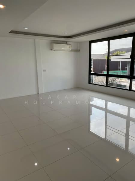 ให้เช่าโกดัง สวนผัก ราชพฤกษ์ ตลิ่งชัน 1,107 ตารางเมตร ใกล้รถไฟฟ้าสายสีแดง, Bangkok, Taling Chan, Taling Chan, Bangkok, , 1,107 sqm, Warehouse/Factory For Rent, by Jakarin Houpramong, 500223232 - DDproperty.com