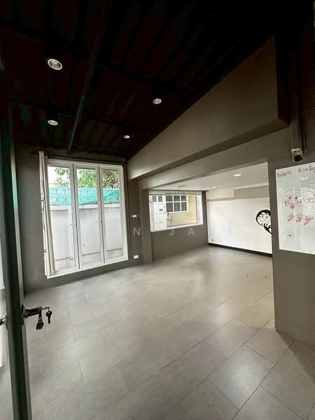 โฮมออฟิศ ให้เช่า อยู่ใกล้ Mrt ลาดพร้าว (SPSJP247), กรุงเทพ, ลาดพร้าว, จอมพล, จตุจักร, กรุงเทพ, 604 ตร.ม., ตึกแถว-อาคารพาณิชย์ ให้เช่า, โดย Khun Jane, 500223246 - DDproperty.com