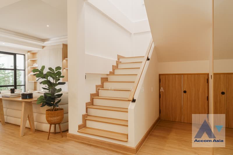 Bright Modern Home Fully Furnished, Pet Friendly with Cozy Design, Bangkok, Khlong Tan Nua, Watthana, Bangkok, 4 Bedrooms, 250 sqm, Single Detached House For Rent, by Accom Asia, 500223292 - DDproperty.com