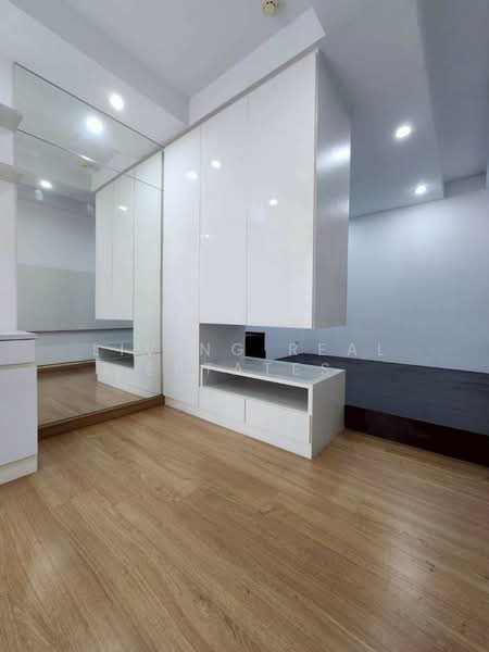 Supalai Park Asoke-Ratchada, Bangkok, Dindaeng Road, Din Daeng, Din Daeng, Bangkok, 1 Bedroom, 50 sqm, Condo For Rent, by Living Real Estates, 500223365 - DDproperty.com