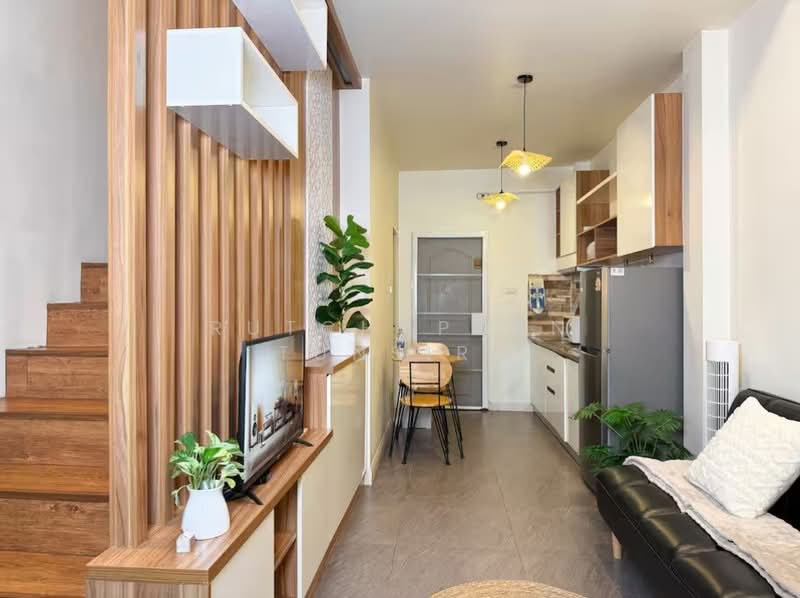 ให้เช่า - ทาวน์เฮ้าส์ใจกลางเมือง ให้เช่า – ใกล้ถนนคนเดินวัวลาย เพียง 5 นาที ค่าเช่า 35,000 บาท /เดือน No.1H685, เชียงใหม่