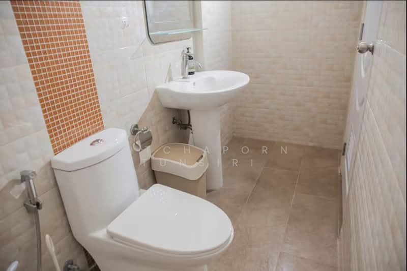 ให้เช่า - ทาวน์เฮ้าส์ใจกลางเมือง ให้เช่า – ใกล้ถนนคนเดินวัวลาย เพียง 5 นาที ค่าเช่า 35,000 บาท /เดือน No.1H685, เชียงใหม่