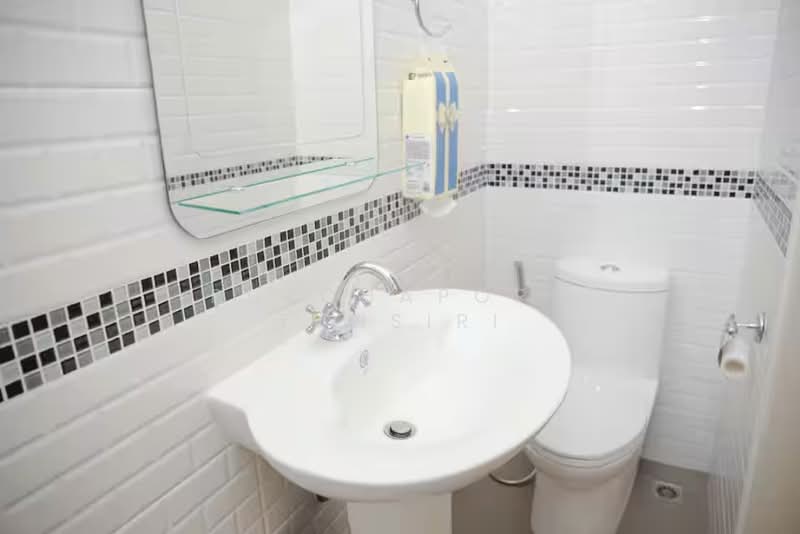 ให้เช่า - ทาวน์เฮ้าส์ใจกลางเมือง ให้เช่า – ใกล้ถนนคนเดินวัวลาย เพียง 5 นาที ค่าเช่า 35,000 บาท /เดือน No.1H685, เชียงใหม่