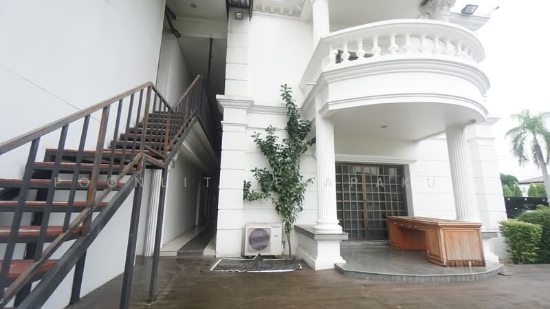 Naphalai Village, Bangkok, Soi Naphalai 1, Bang Na, Bang Na, Bangkok, 10+ Bedrooms, 1,000 sqm, Single Detached House For Rent, by POONLIT VERAPAKUL·, 500223390 - DDproperty.com