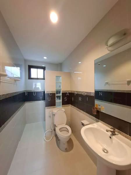 บ้านสวยให้เช่า – ใกล้โรงเรียนนานาชาติลานนา–หางดง เพียง 5 นาที ค่าเช่า 22,000 บาท / เดือน No.14H1067, Chiang Mai, Ban Waen, Hang Dong, Chiang Mai, 3 Bedrooms, 150 sqm, Single Detached House For Rent, by Rutchaporn Tunsiri, 500223391 - DDproperty.com