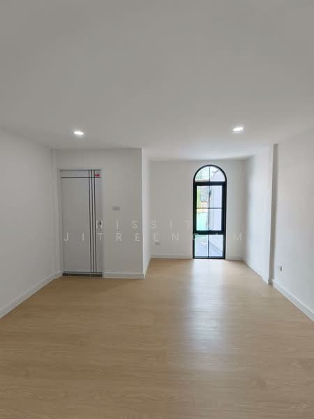 โครงการหมู่บ้านปรีชา 11, Bangkok, Min Buri, Min Buri, Bangkok, 2 Bedrooms, 120 sqm, Townhouse For Sale, by Nissita Jitreengam, 500223400 - DDproperty.com