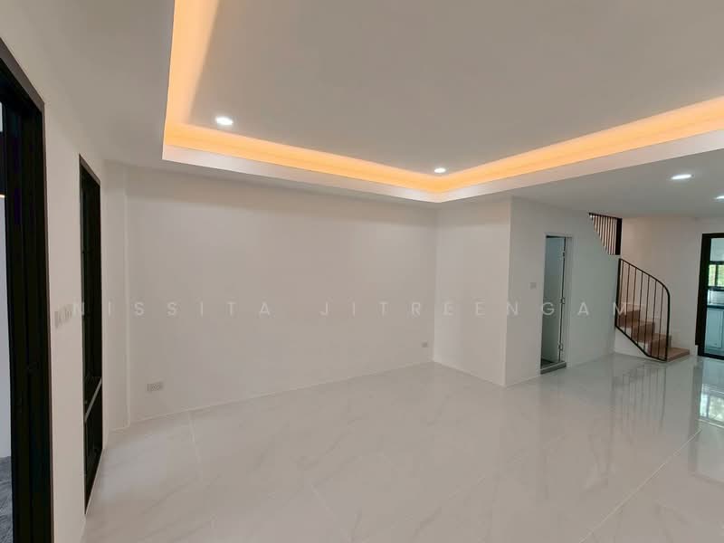 โครงการหมู่บ้านปรีชา 11, Bangkok, Min Buri, Min Buri, Bangkok, 2 Bedrooms, 120 sqm, Townhouse For Sale, by Nissita Jitreengam, 500223400 - DDproperty.com