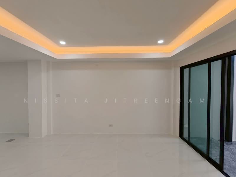 โครงการหมู่บ้านปรีชา 11, Bangkok, Min Buri, Min Buri, Bangkok, 2 Bedrooms, 120 sqm, Townhouse For Sale, by Nissita Jitreengam, 500223400 - DDproperty.com