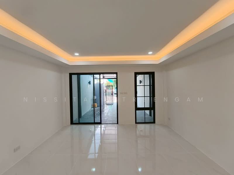 โครงการหมู่บ้านปรีชา 11, กรุงเทพ, มีนบุรี, มีนบุรี, กรุงเทพ, 120 ตร.ม., ทาวน์เฮ้าส์ ขาย, โดย Nissita Jitreengam, 500223400 - DDproperty.com