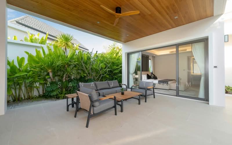 ให้เช่า - 4 Bedrooms Exclusive Luxury Pool Villa for Rent at Bangtao, ภูเก็ต