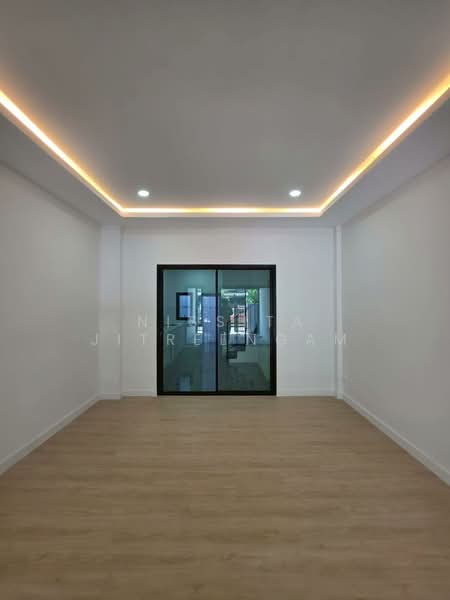 โครงการหมู่บ้านตะวันนาขาย ทาวน์เฮ้าส์ 2 ชั้น, Bangkok, Sai Mai, Sai Mai, Bangkok, 2 Bedrooms, 120 sqm, Townhouse For Sale, by Nissita Jitreengam, 500223417 - DDproperty.com