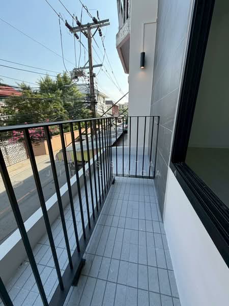 ตึกแถวริมถนนซอย นนทบุรี46, นนทบุรี, ท่าทราย, เมืองนนทบุรี, นนทบุรี, 304 ตร.ม., ทาวน์เฮ้าส์ ขาย, โดย Nissita Jitreengam, 500223430 - DDproperty.com