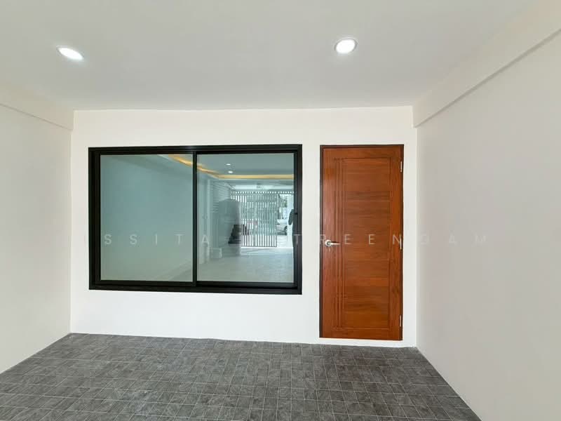 ทาวน์เฮาส์ 2 ชั้น ซอยเสนานิคม1, กรุงเทพ, ลาดพร้าว, ลาดพร้าว, กรุงเทพ, 98 ตร.ม., ทาวน์เฮ้าส์ ขาย, โดย Nissita Jitreengam, 500223461 - DDproperty.com
