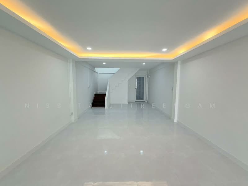 ทาวน์เฮาส์ 2 ชั้น ซอยเสนานิคม1, กรุงเทพ, ลาดพร้าว, ลาดพร้าว, กรุงเทพ, 98 ตร.ม., ทาวน์เฮ้าส์ ขาย, โดย Nissita Jitreengam, 500223461 - DDproperty.com
