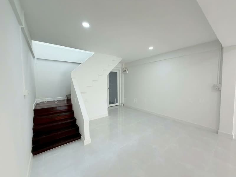 ทาวน์เฮาส์ 2 ชั้น ซอยเสนานิคม1, Bangkok, Lat Phrao, Lat Phrao, Bangkok, 2 Bedrooms, 98 sqm, Townhouse For Sale, by Nissita Jitreengam, 500223461 - DDproperty.com