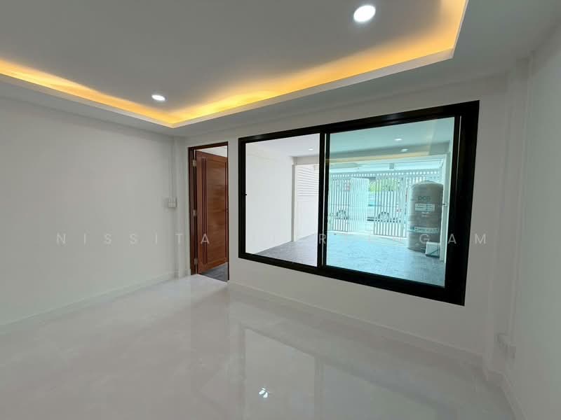 ทาวน์เฮาส์ 2 ชั้น ซอยเสนานิคม1, กรุงเทพ, ลาดพร้าว, ลาดพร้าว, กรุงเทพ, 98 ตร.ม., ทาวน์เฮ้าส์ ขาย, โดย Nissita Jitreengam, 500223461 - DDproperty.com