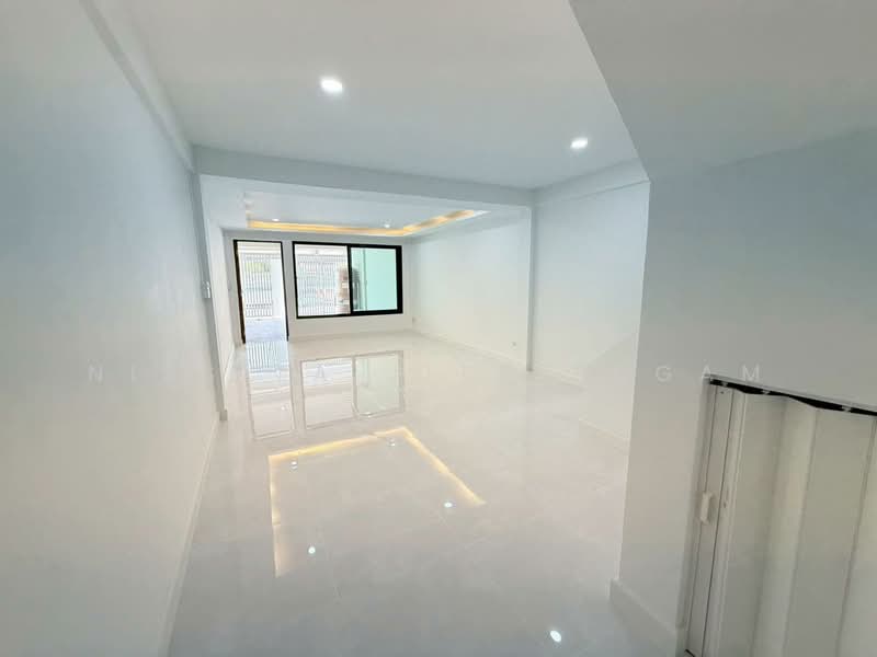 ทาวน์เฮาส์ 2 ชั้น ซอยเสนานิคม1, กรุงเทพ, ลาดพร้าว, ลาดพร้าว, กรุงเทพ, 98 ตร.ม., ทาวน์เฮ้าส์ ขาย, โดย Nissita Jitreengam, 500223461 - DDproperty.com