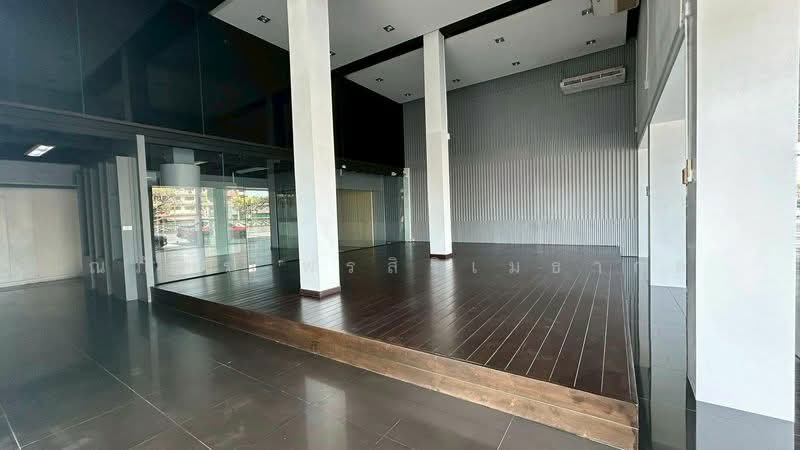 ให้เช่าอาคารพาณิชย์ 4 ชั้น ใกล้สนามบินสุวรรณภูมิ 860 ตรม. (TO8-01026), Samut Prakan, Rachathewa, Bang Plee, Samut Prakan, , 860 sqm, Shophouse For Rent, by ณภัทร พรสิริเมธากุล, 500223588 - DDproperty.com