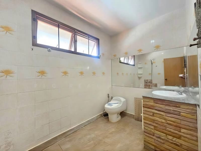 2-Storey House for Sale in Jomtien Pattaya, Chon Buri (Pattaya), Bang Lamung, Bang Lamung (Pattaya), Chon Buri (Pattaya), 4 Bedrooms, 320 sqm, Single Detached House For Sale, by PLC real estate, 500223637 - DDproperty.com