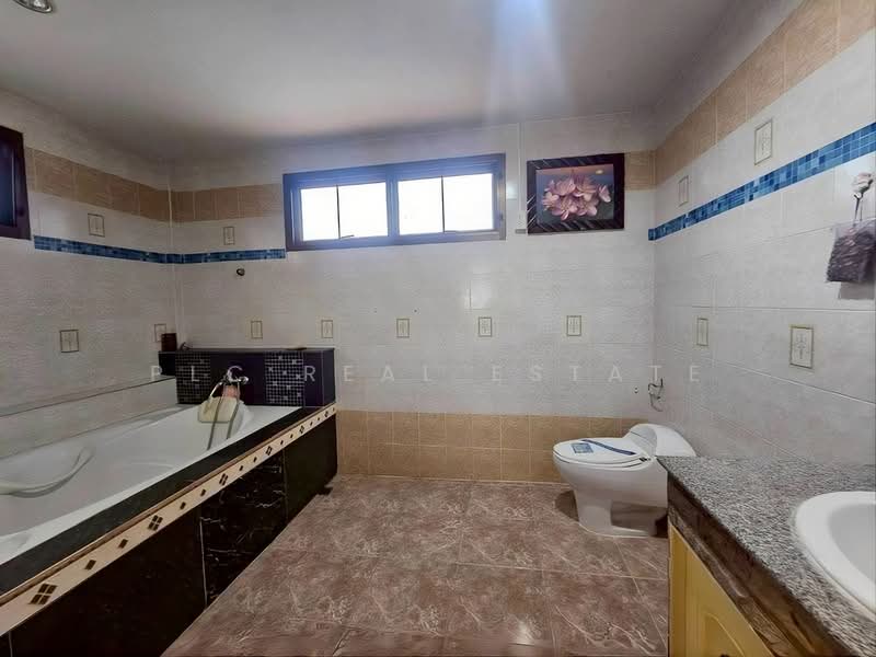 2-Storey House for Sale in Jomtien Pattaya, Chon Buri (Pattaya), Bang Lamung, Bang Lamung (Pattaya), Chon Buri (Pattaya), 4 Bedrooms, 320 sqm, Single Detached House For Sale, by PLC real estate, 500223637 - DDproperty.com