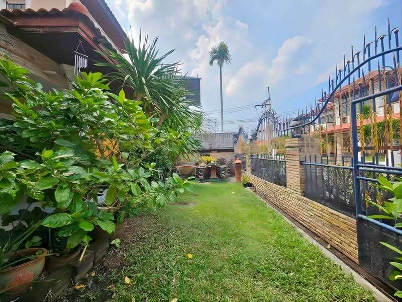 2-Storey House for Sale in Jomtien Pattaya, Chon Buri (Pattaya), Bang Lamung, Bang Lamung (Pattaya), Chon Buri (Pattaya), 4 Bedrooms, 320 sqm, Single Detached House For Sale, by PLC real estate, 500223637 - DDproperty.com