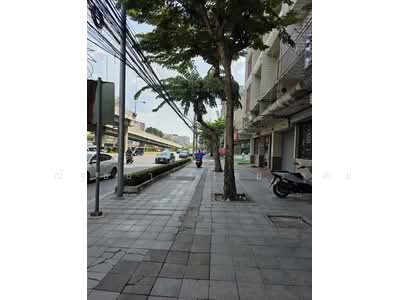 ขาย - ขายอาคารพาณิชย์ติดถนนอรุณอัมรินทร์ ใก้ลแยกอรุณอัมรินทร์ เหมาะทำธุรกิจ, กรุงเทพ