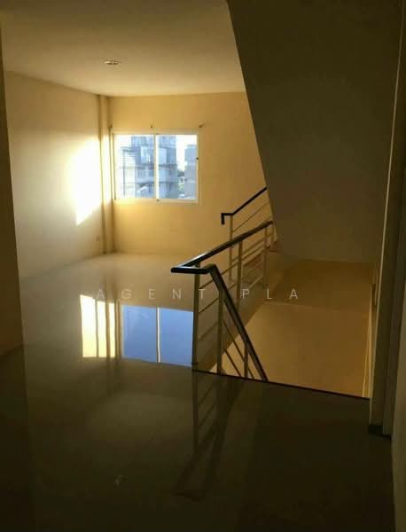 ให้เช่า - ให้เช่าตึก อาคารพาณิชย์ 4 ชั้น ใกล้ รถไฟฟ้าสายสีเหลือง ศรีลาซาล (SPSAD3910), กรุงเทพ