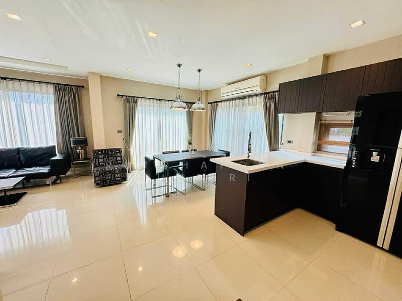 บ้านในโครงการ ให้เช่า – ใกล้มีโชคพลาซ่า เพียง 5 นาที ค่าเช่า 45,000 บาท /เดือน รหัสทรัพย์ : No.5H277, Chiang Mai, Nong Chom, San Sai, Chiang Mai, 3 Bedrooms, 150 sqm, Single Detached House For Rent, by Rutchaporn Tunsiri, 500223859 - DDproperty.com