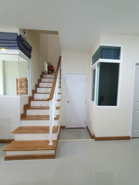 ขาย - ขายทาวน์โฮม 2 ชั้นเฟอร์ครบพร้อมคนเช่า, นครราชสีมา