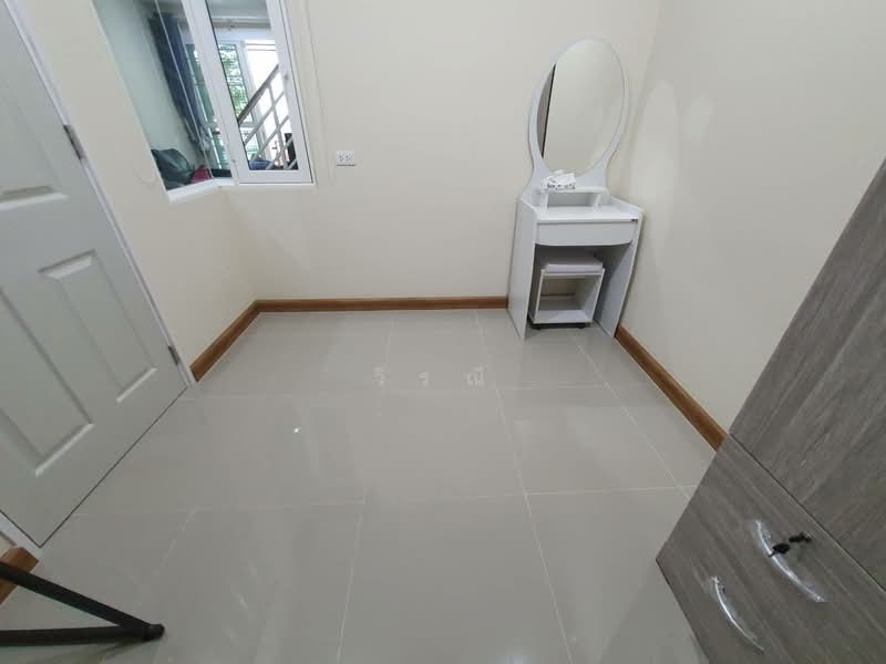 ขาย - ขายทาวน์โฮม 2 ชั้นเฟอร์ครบพร้อมคนเช่า, นครราชสีมา