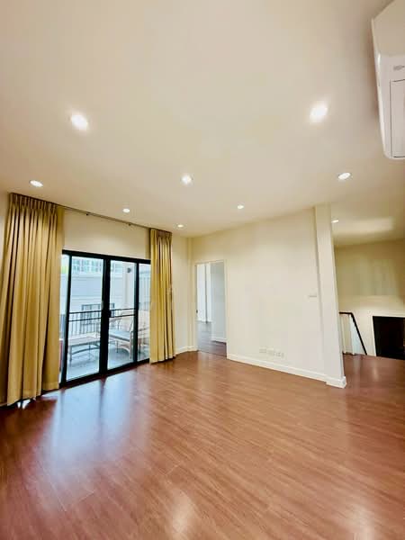 SW38 Place, Bangkok, สุขุมวิท38, Phra Kanong, Khlong Toei, Bangkok, 3 Bedrooms, 350 sqm, Villa For Rent, by Shaporn Supvilaiphisan, 500223922 - DDproperty.com