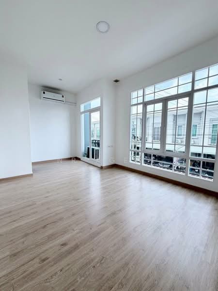 Gusto Petchakasem 69-Kanchanapisek, Bangkok, 89 Road along Khlong Phasi Charoen, southern side, Nong Kham, Nong Khaem, Bangkok, 4 Bedrooms, 110 sqm, Townhouse For Sale, by NR AGENT, 500223927 - DDproperty.com