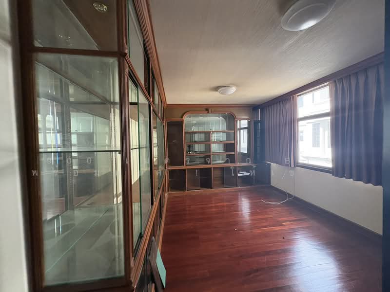 Located in Sukhumvit 39, Bangkok, Khlong Tan Nua, Watthana, Bangkok, 7 Bedrooms, 200 sqm, Townhouse For Rent, by 900 เมตรจาก BTS พร้อมพงศ์ ! ให้เช่าทาวน์โฮม 4.5 ชั้น 50 ตร.วา, 500224011 - DDproperty.com