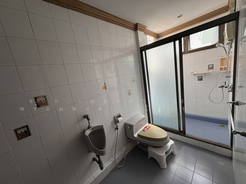 Located in Sukhumvit 39, Bangkok, Khlong Tan Nua, Watthana, Bangkok, 7 Bedrooms, 200 sqm, Townhouse For Rent, by 900 เมตรจาก BTS พร้อมพงศ์ ! ให้เช่าทาวน์โฮม 4.5 ชั้น 50 ตร.วา, 500224011 - DDproperty.com