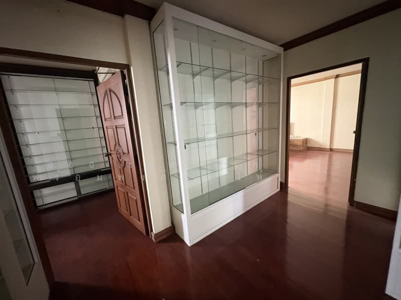 Located in Sukhumvit 39, Bangkok, Khlong Tan Nua, Watthana, Bangkok, 7 Bedrooms, 200 sqm, Townhouse For Rent, by 900 เมตรจาก BTS พร้อมพงศ์ ! ให้เช่าทาวน์โฮม 4.5 ชั้น 50 ตร.วา, 500224011 - DDproperty.com